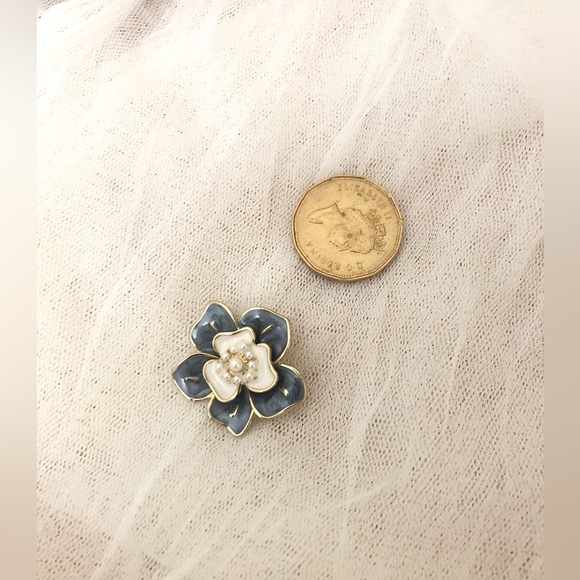 Flower brooch_small size - Picture 3 of 3